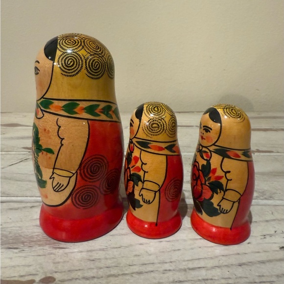 Lot of 3 Russian Matryoshka Nesting Dolls Hand Painted Wood - Picture 5 of 13